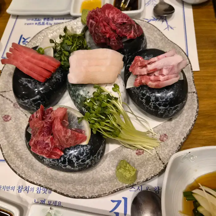 긴자참치 다채로운 참치 부위와 곁들임