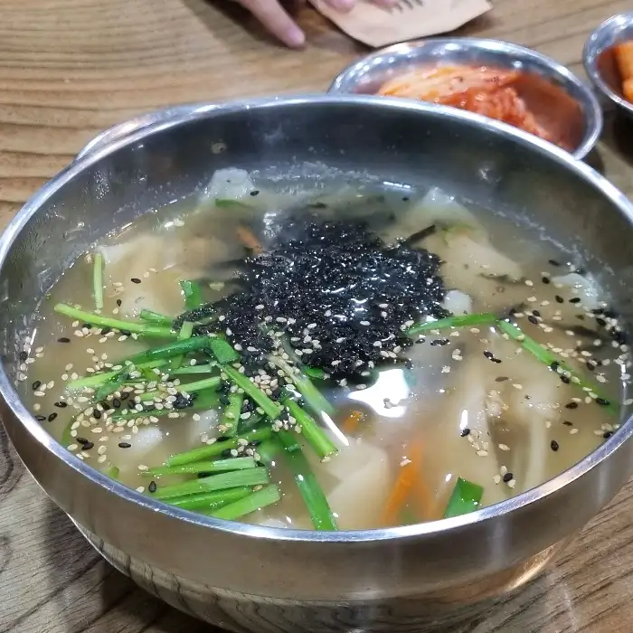 거북이식당의 따뜻한 국물 요리