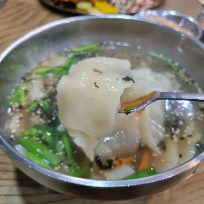 거북이식당의 쫄깃한 수제비
