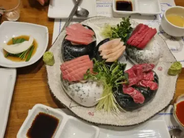 긴자참치 신선한 참치 모듬회 한 접시