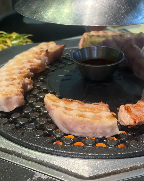 제줏간 전주혁신도시점에서 제공되는 곁들임 찬과 소스