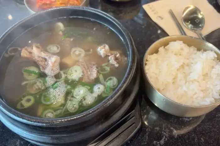 교동면옥 용인수지점의 따뜻한 갈비탕