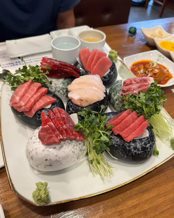 긴자참치 푸짐한 참치회 플레이팅