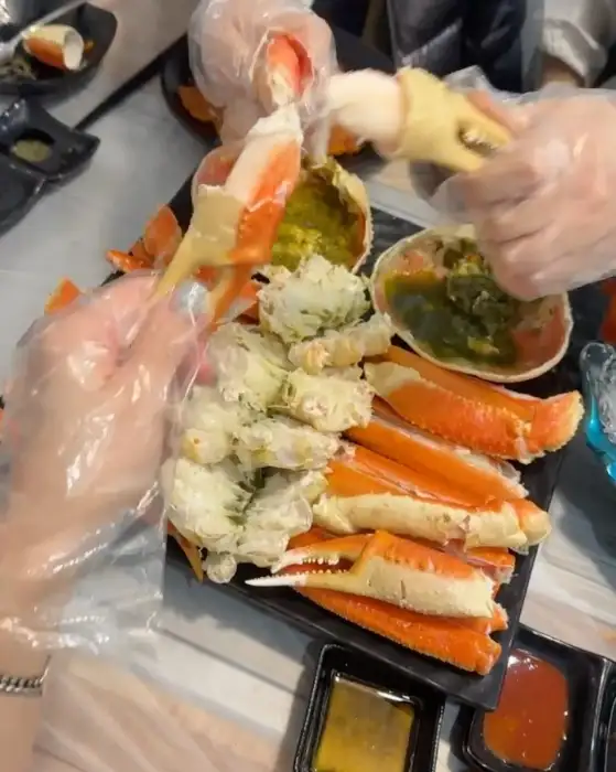 푸짐한 대게와 볶음밥으로 마무리하는 대게천국의 식사