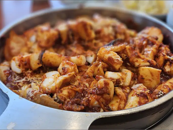 치즈가 듬뿍 올라간 볶음밥
