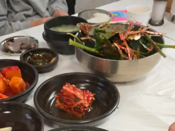 정갈하게 차려진 반찬들