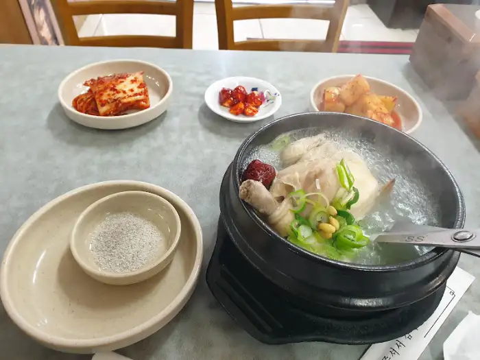 김제 백제삼계탕 한 상 차림, 든든한 점심 식사
