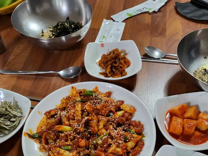 밥과 함께 즐기기 좋은 닭 요리