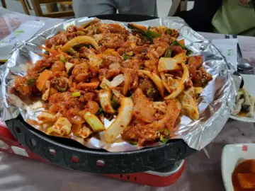 진도 방기미식당, 현지인이 추천하는 정갈한 시골밥상과 푸짐한 닭 요리의 향연