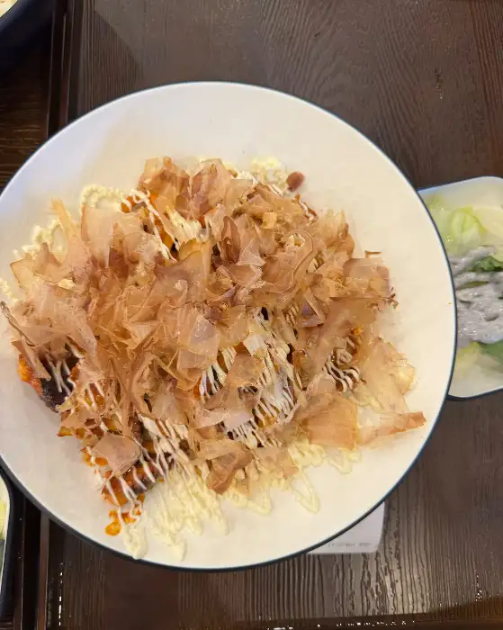 접시에 담긴 쭈꾸미 요리