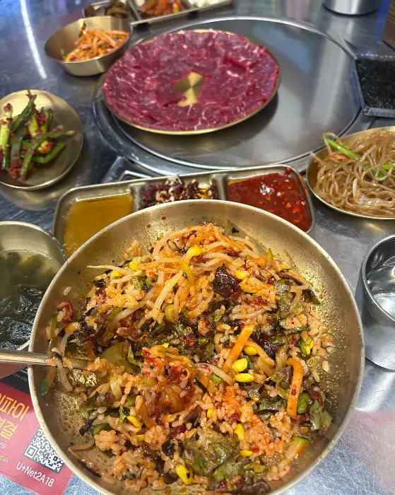 보강집 중리점의 푸짐한 육회비빔밥