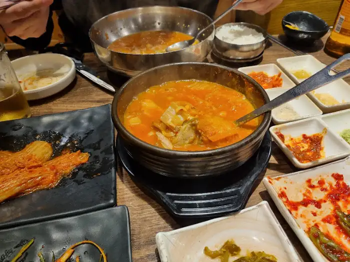 부라더고깃집 테이블 세팅