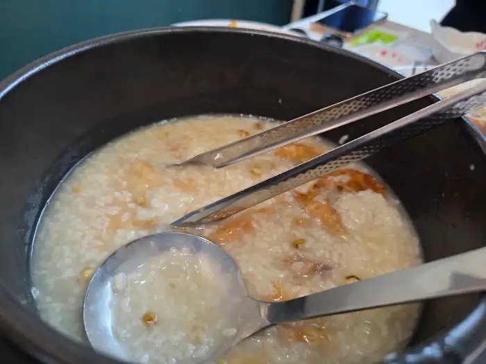 본가장수촌 화성남양점의 뜨겁게 끓고 있는 누룽지백숙