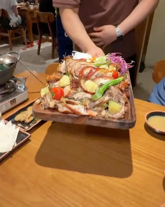 참나무 장작 바비큐 한 상