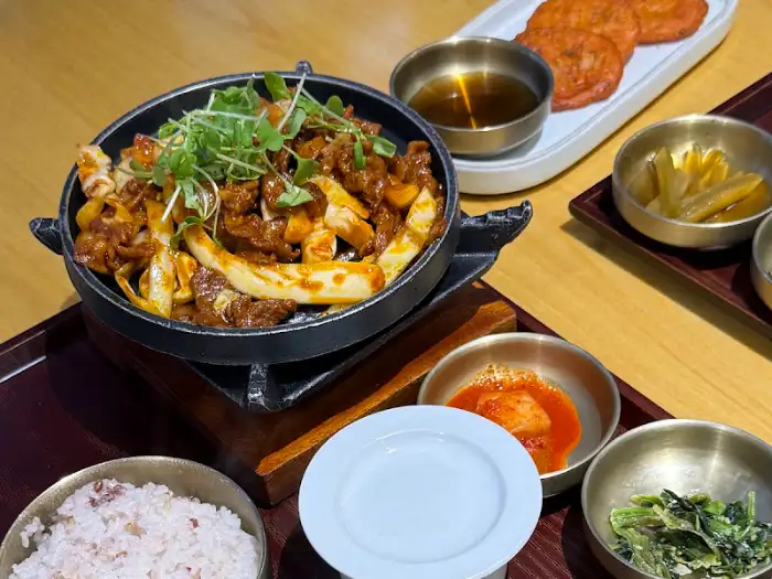 카페동이 동성로 본점의 불고기와 밥