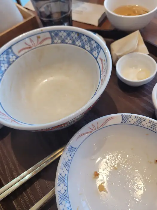 식사가 끝난 후의 깔끔한 테이블 세팅