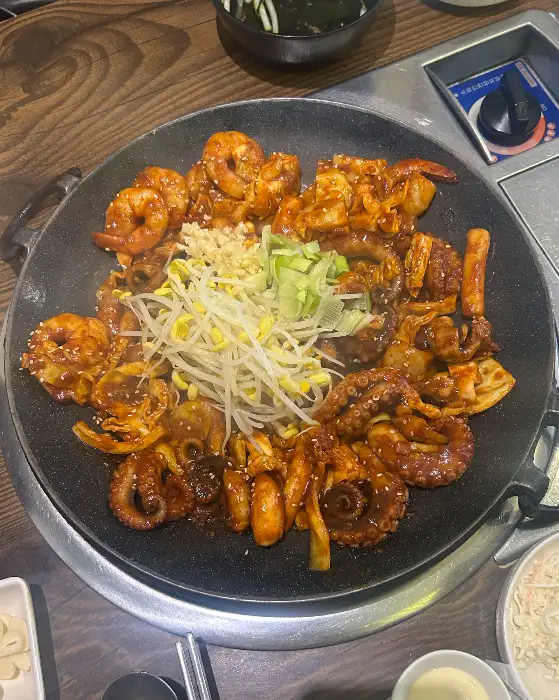 청담동선학쭈꾸미의 푸짐한 볶음밥