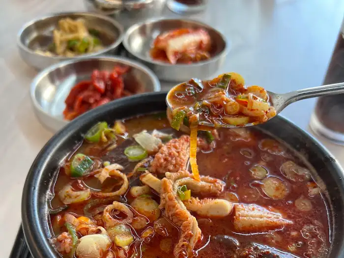 다랭이마을밥상 앞산의 얼큰한 국물 요리 클로즈업