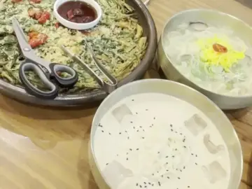 고양 일산동구 맛집, 대종칼국수: 깊은 사골 육수와 쫄깃한 면발의 황홀경 대종칼국수 해물 부추전과 콩국수, 칼국수 모습