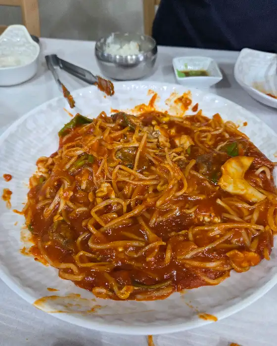 푸짐하게 차려진 대구왕뽈때기 식사 한 상