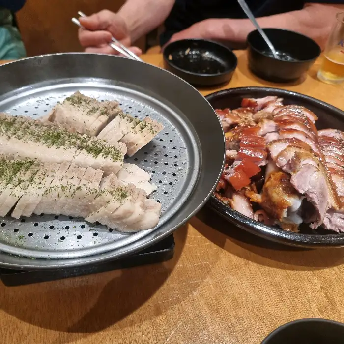 도야족발보쌈 남해점의 족발과 보쌈 세트