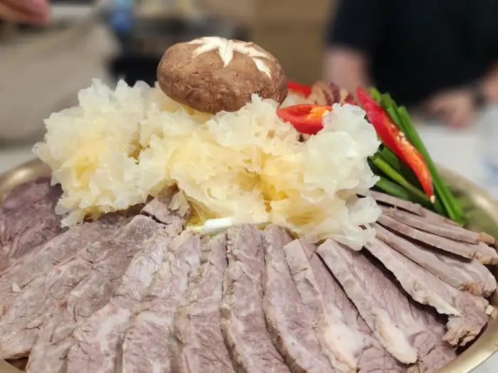 도하정 수육 전골 메인 비주얼