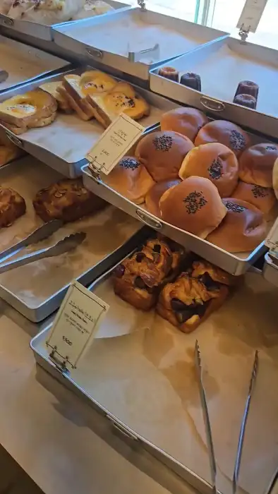 동해제빵소 빵 진열 모습