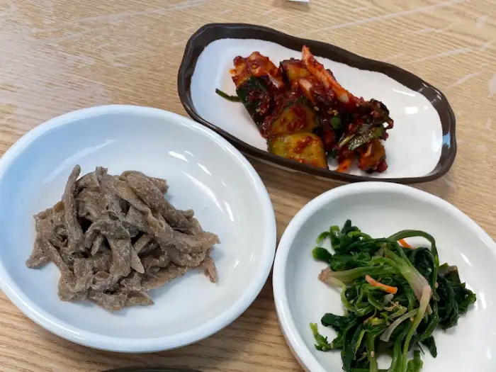 동락가든에서 제공되는 다양한 기본 찬