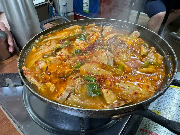 덤블식당, 푸짐하게 볶아져 나오는 오삼불고기