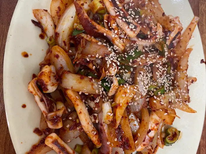 덤블식당, 푸짐한 양의 오징어볶음 클로즈업