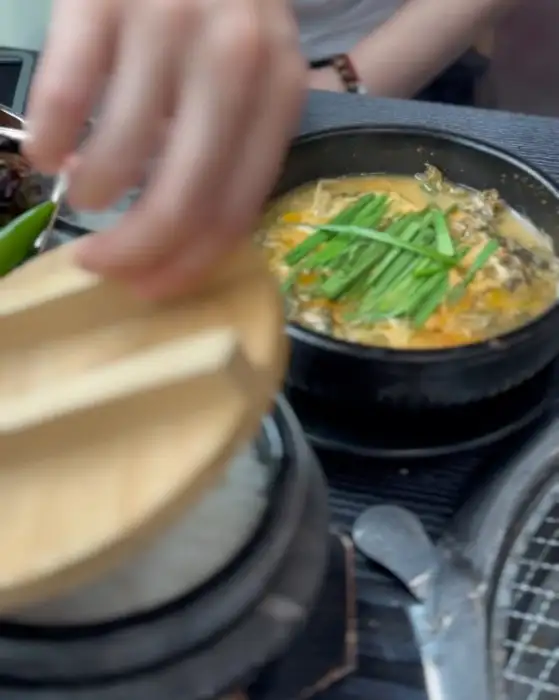 따뜻한 장어탕 근접샷