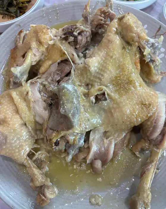 푸짐하게 담긴 오리백숙