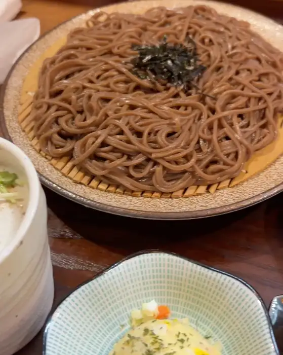 김녕빗소리 냉우동 면발과 고명