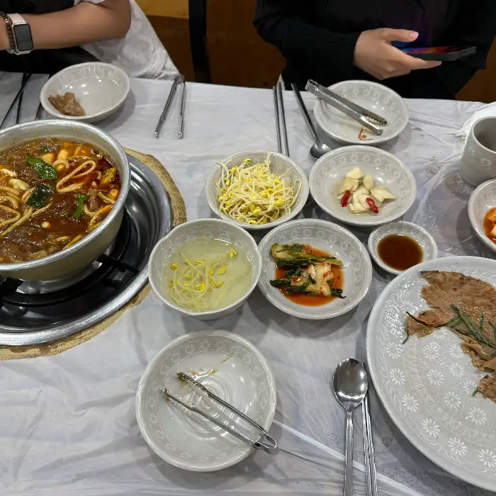 두꺼비 식당의 푸짐한 등갈비찜 한 상
