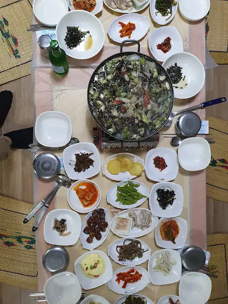 푸짐하게 차려진 한 상 차림