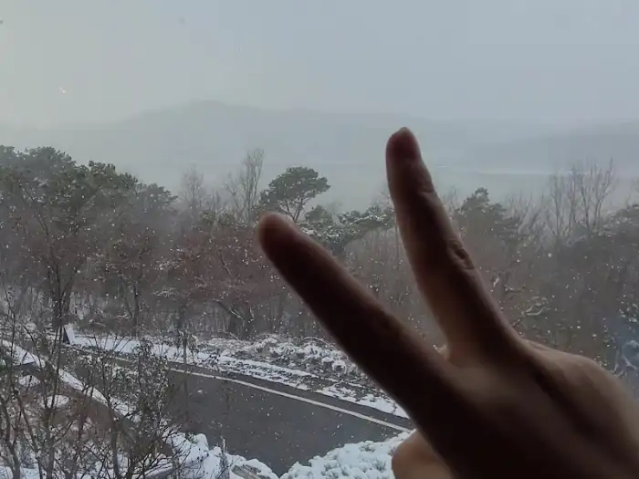 눈 내리는 풍경 속 기흥호수 전경