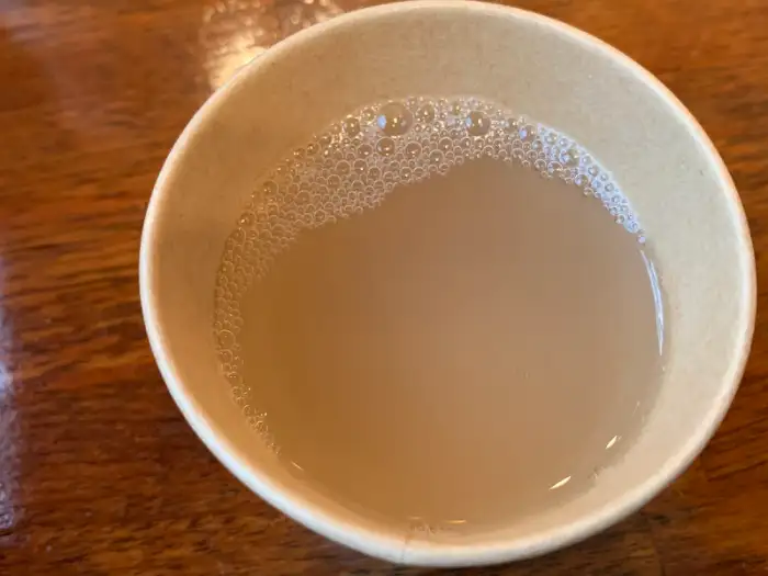 맑고 투명한 고기리막국수 육수