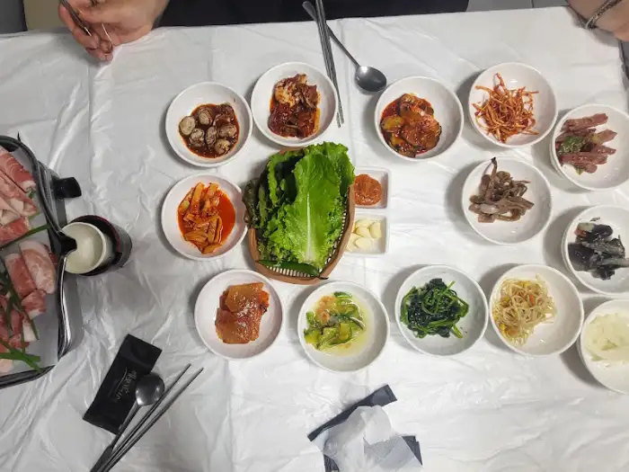 구수한 시골 된장찌개와 밥 한 공기