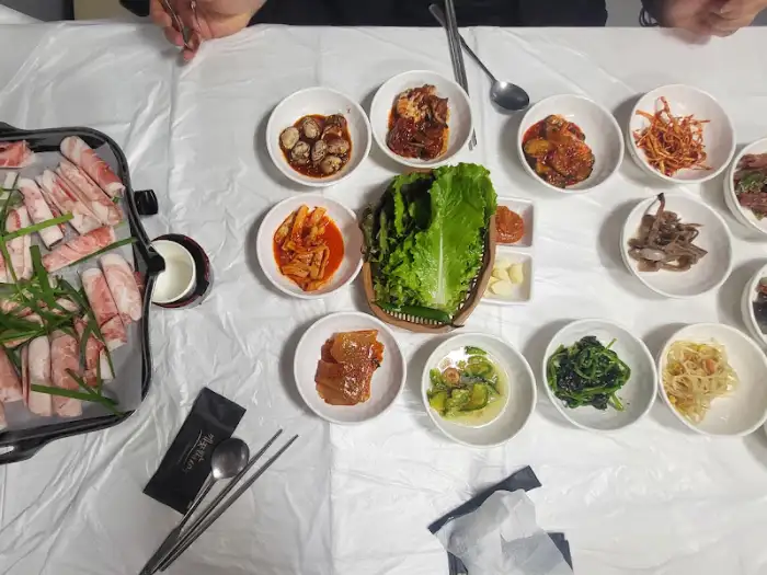 다양한 색감의 나물 반찬들