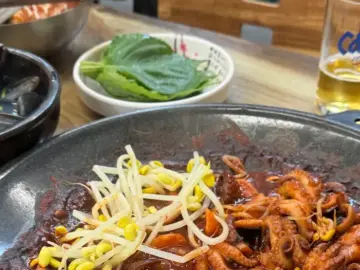 고흥쭈꾸미 볶음과 콩나물, 깻잎
