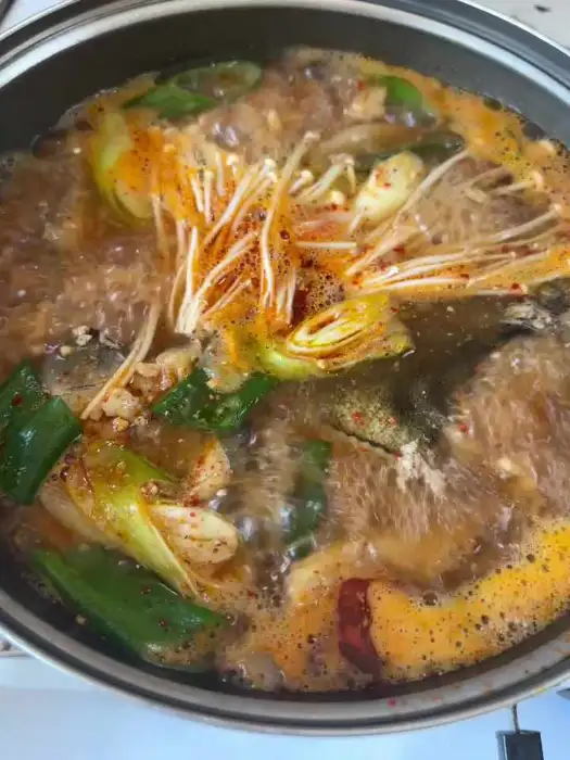 경주횟집의 얼큰한 매운탕 근접샷