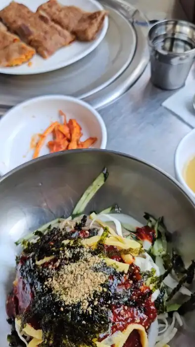 막국수와 반찬