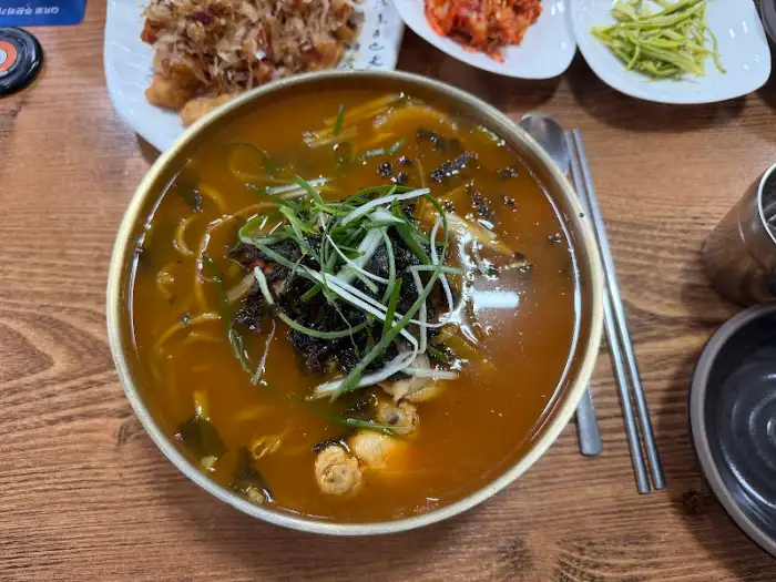 대왕암 돌미역 닭국수집의 해신 돌미역 닭칼국수 클로즈업