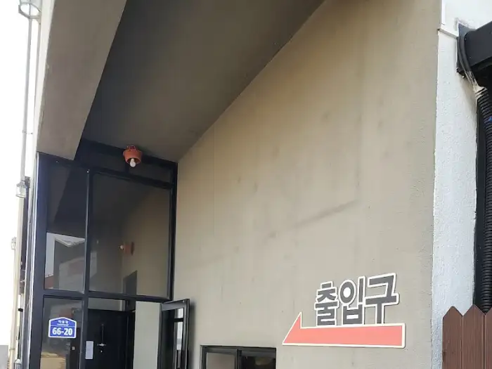 헤밍웨이 출입구 안내