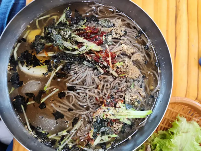 향교막국수 물막국수의 전체적인 모습