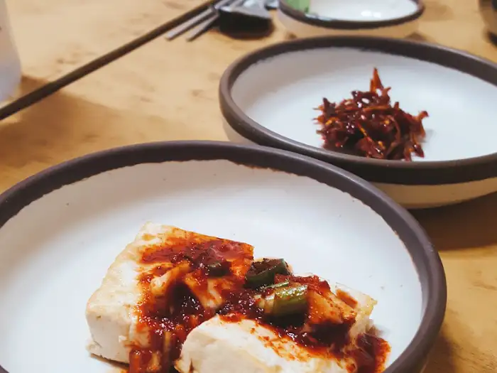 양념이 먹음직스러운 두부 조림