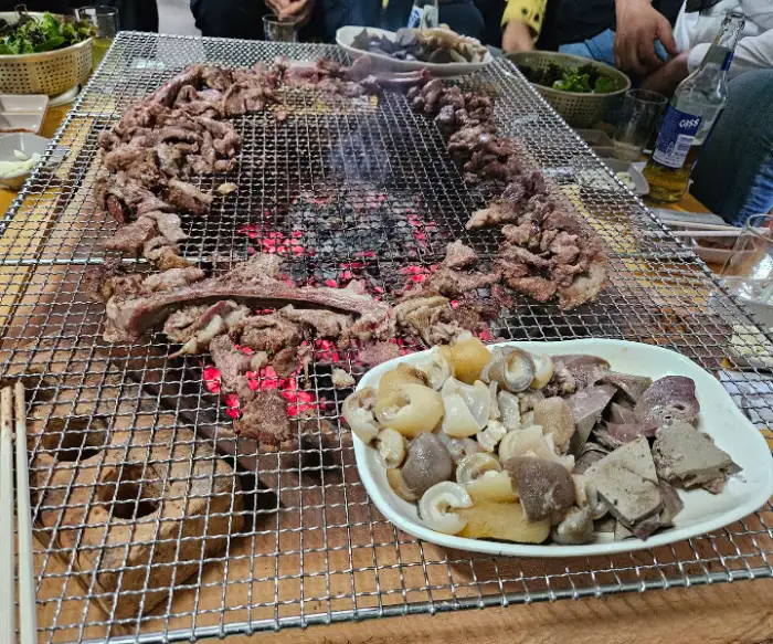 일월식당 메기매운탕과 숯불구이
