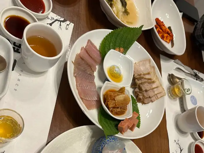 명궁관 보리굴비와 떡갈비 한상 차림