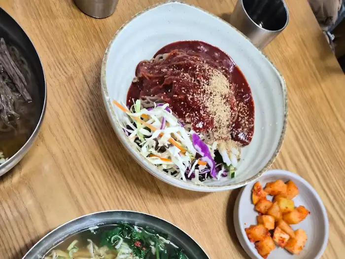 다시식당 비빔소바와 곁들임 반찬