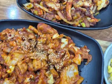 인생맛집의 먹음직스러운 제육볶음 모습